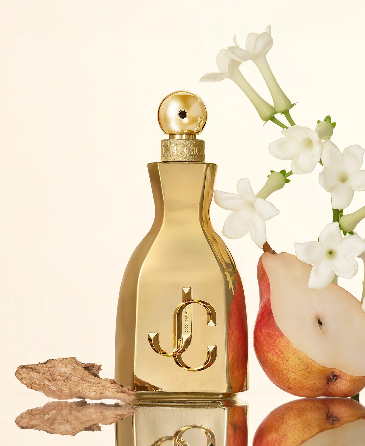 Elegant feminine perfume – clean white floral scent in a soft-toned flacon.