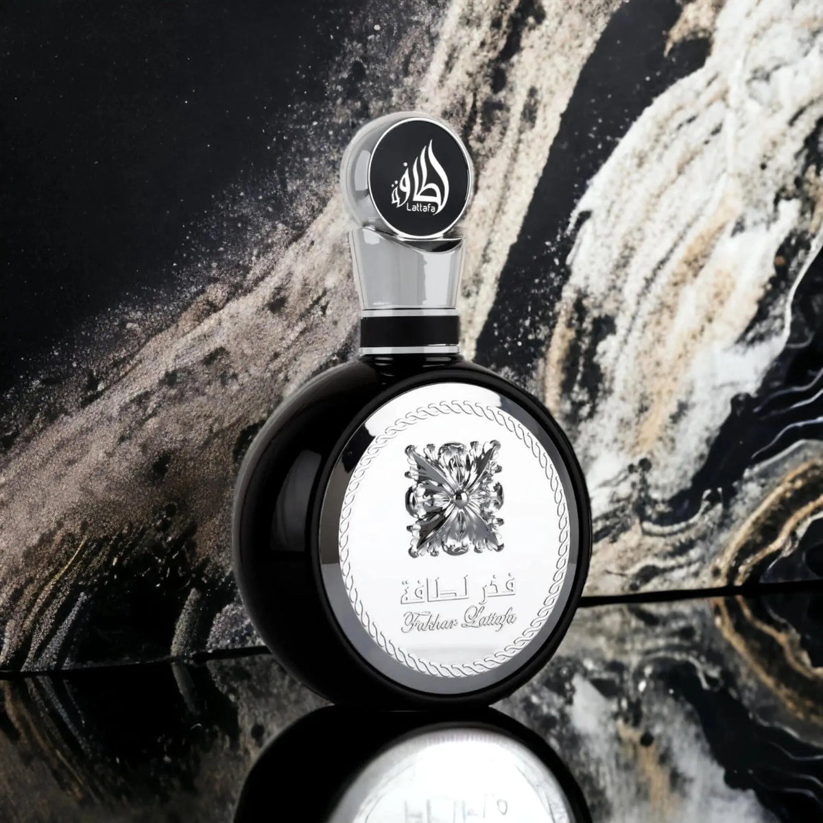 Lattafa Fakhar EDP for men – fresh aromatic fougère with apple, ginger, bergamot, lavender, and sage notes.