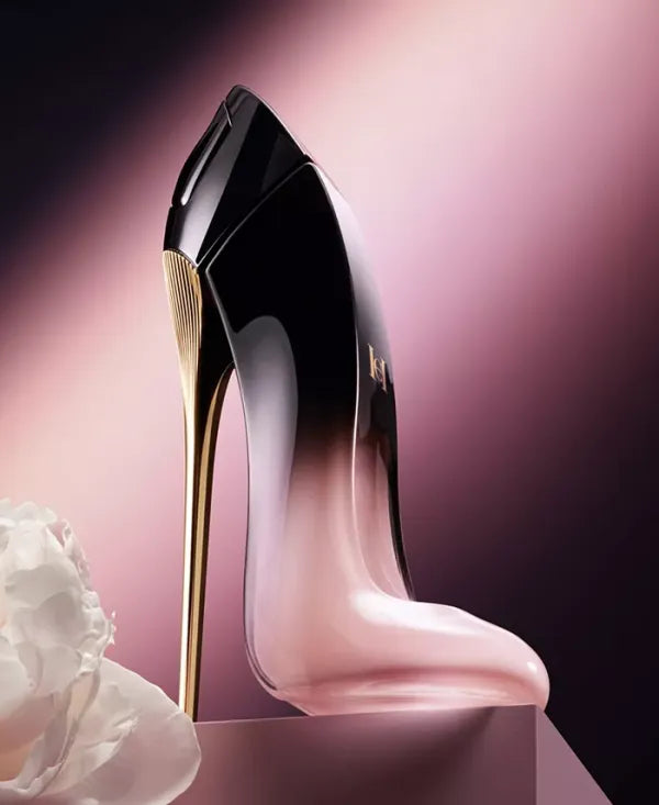 Good Girl Blush Elixir—black-pink ombré heel bottle on pink pedestal with white flower.