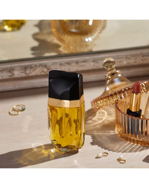 Knowing perfume deep and sophisticated classic scent
