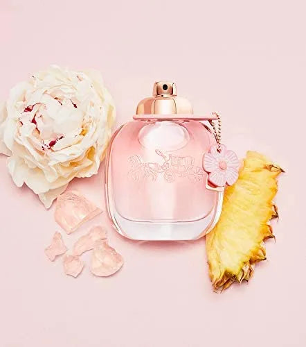 Coach Floral with vibrant peony and soft musk, creating a fresh and feminine fragrance.
