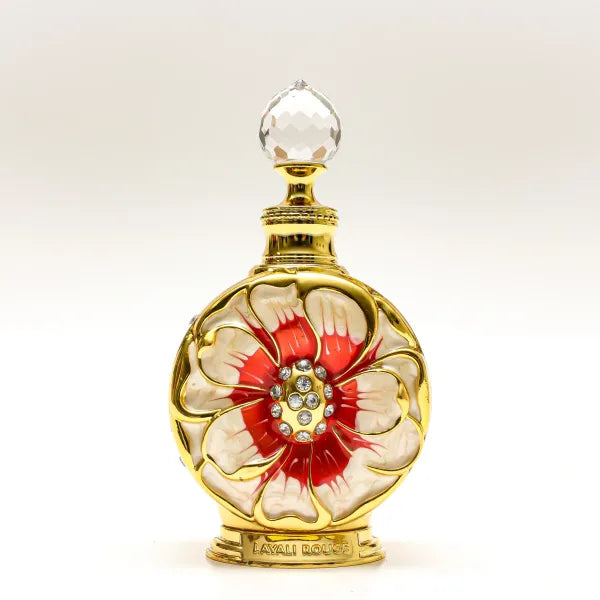 Stylish perfume bottle with amber liquid – warm and sensual fragrance
